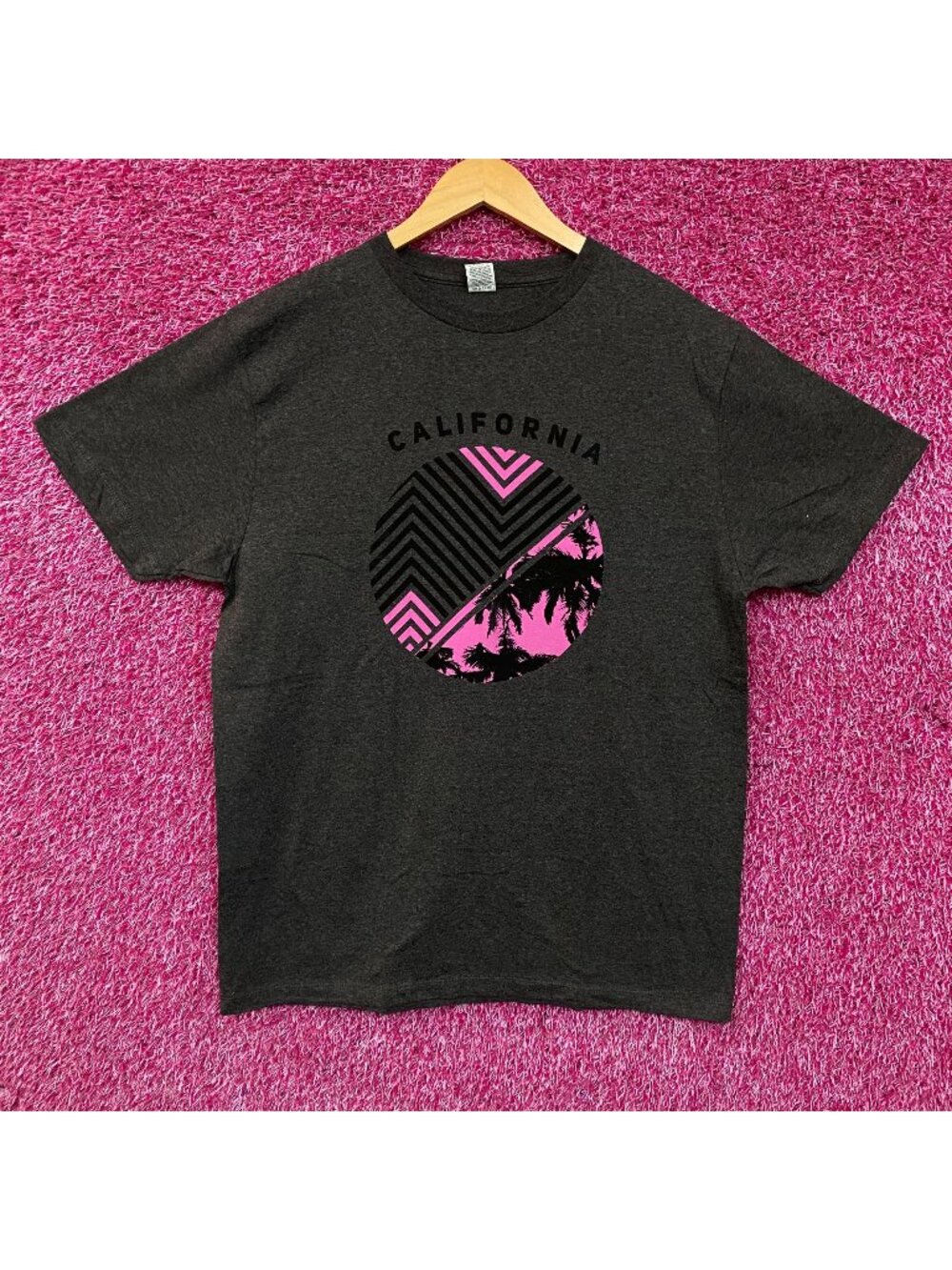 California Retrowave Graphic T-Shirt Large